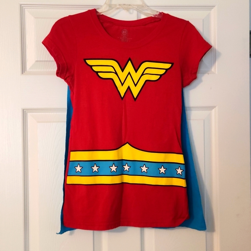 Womens Wonder Woman tshirt with cape